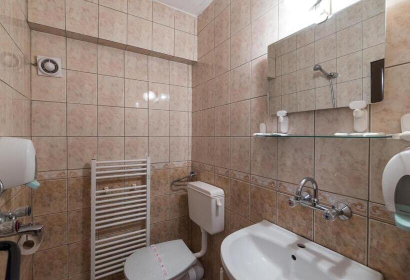 스탠다드 스튜디오, Ski Hotel Katerina