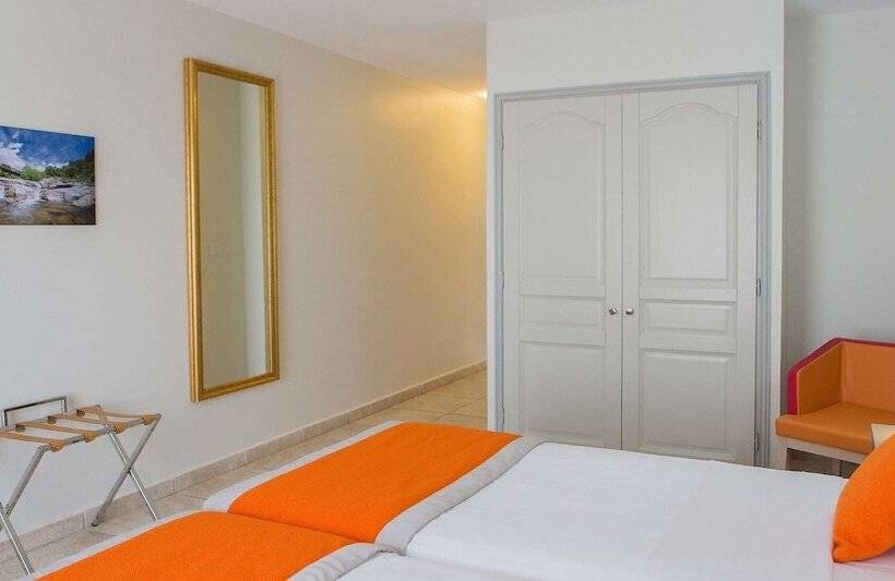 Номер Классика Двуспальная Кровать, Best Western Plus  San Damianu