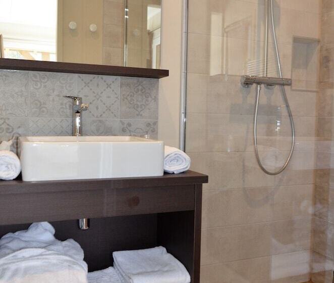 수피리어 룸, Castel Damandre