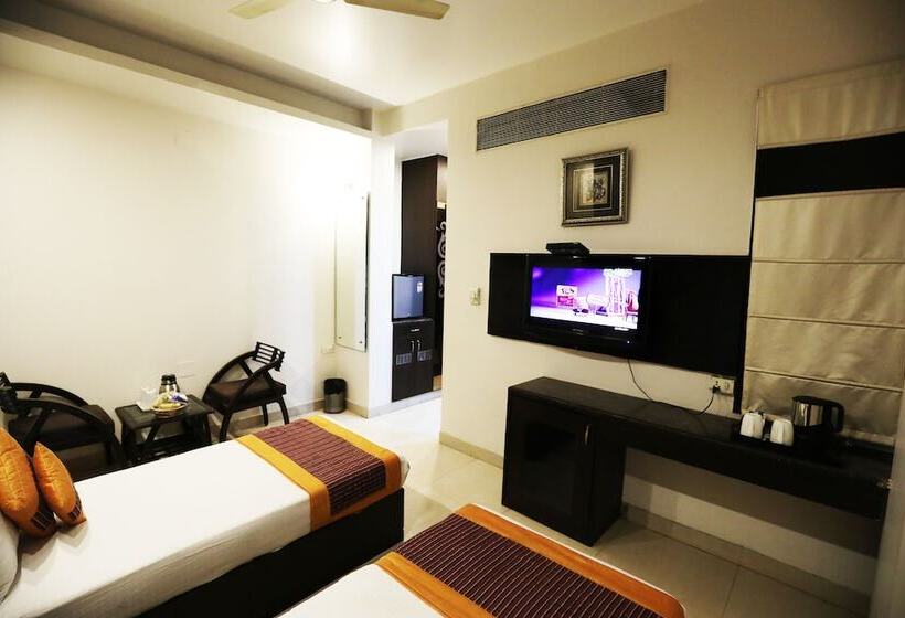Номер Deluxe, Fabexpress Yug Villa Karol Bagh