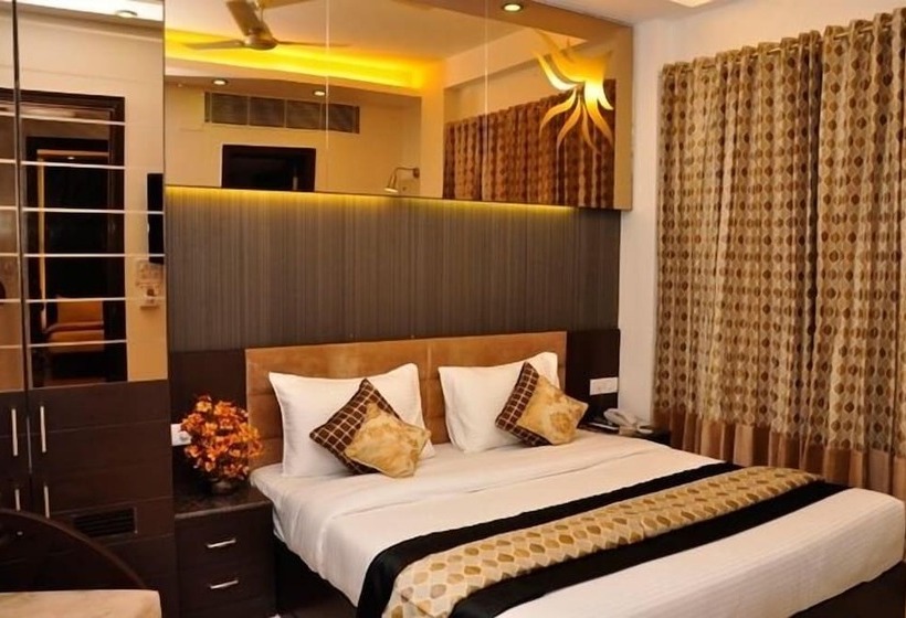 Номер Deluxe, Fabexpress Yug Villa Karol Bagh
