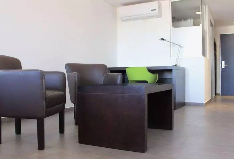 اتاق استاندارد سه نفره, Neu 354