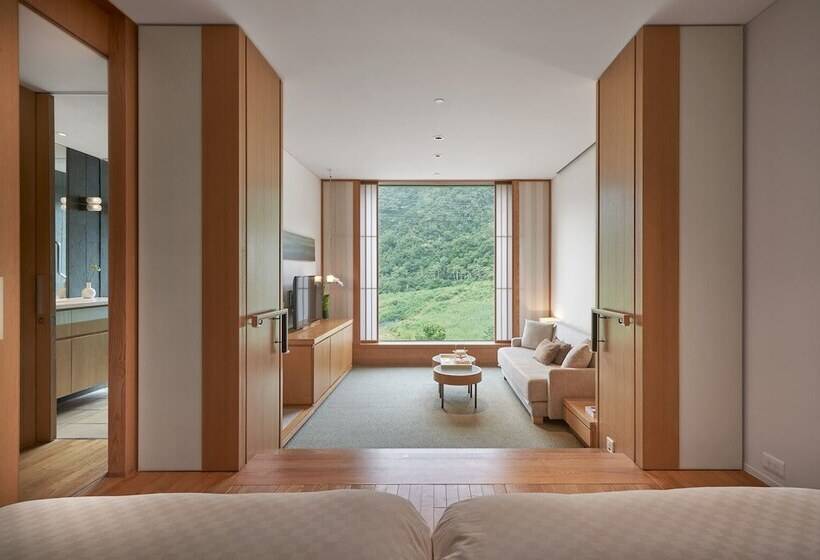 Suite, Royal Chiao Hsi
