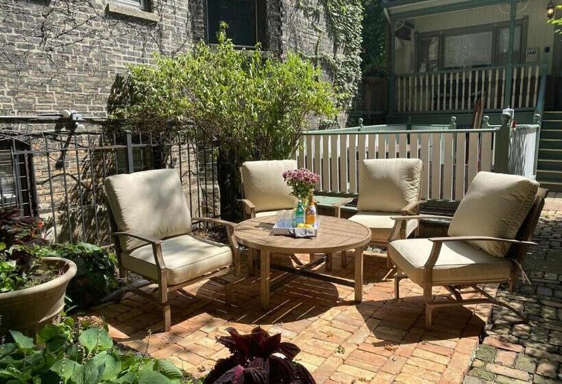 اتاق استاندارد سه تخته با سرویس بهداشتی مشترک, The Villa Toscana