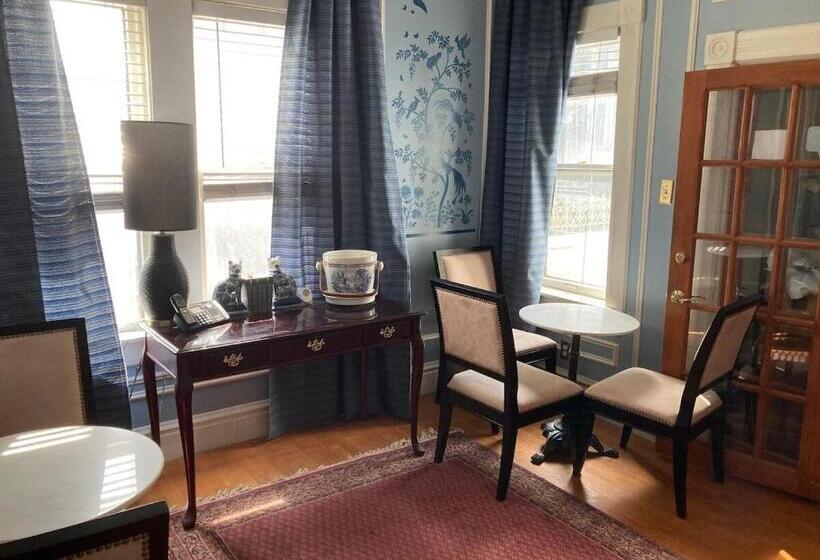 اتاق عادی, The Villa Toscana