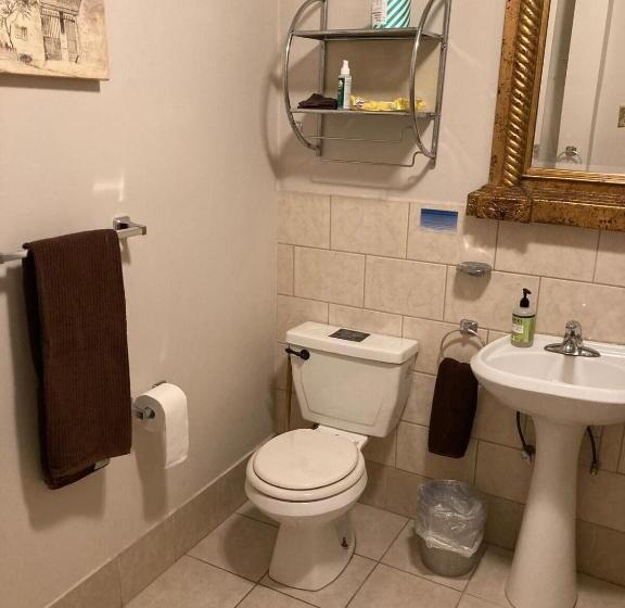 اتاق عادی, The Villa Toscana