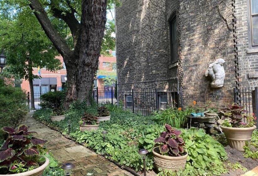 اتاق استاندارد سه تخته با سرویس بهداشتی مشترک, The Villa Toscana