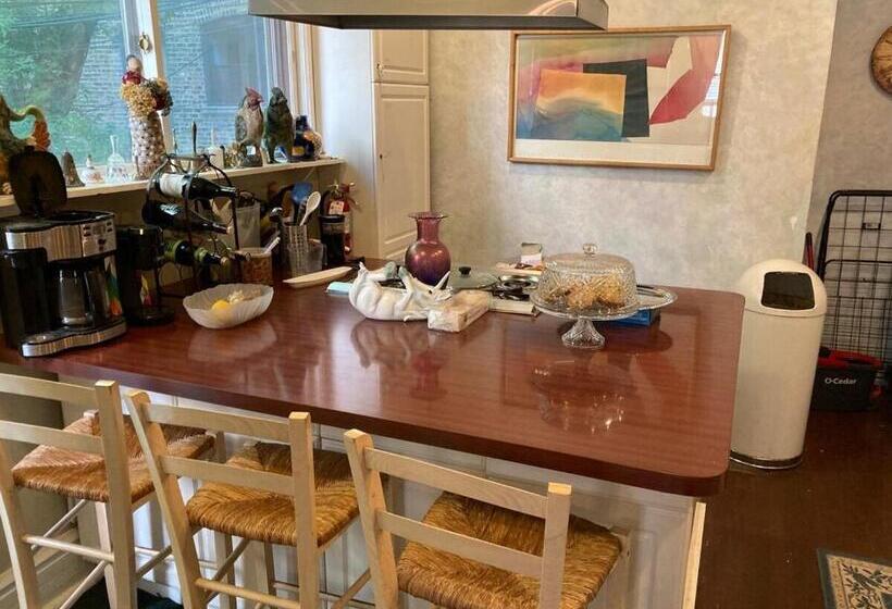 اتاق استاندارد سه تخته با سرویس بهداشتی مشترک, The Villa Toscana