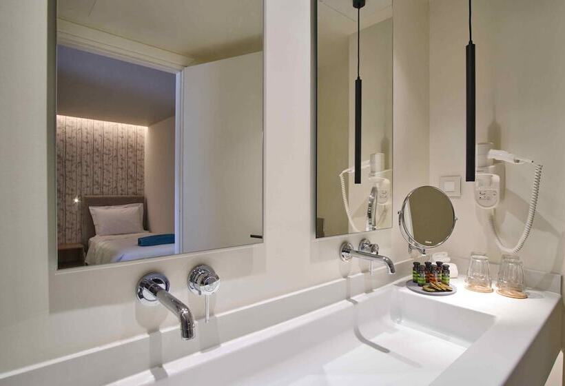 غرفة سوبيريور ثلاثية, Utopia Blu