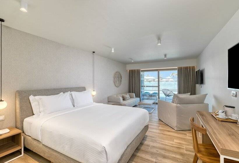 جناح جونيور مزوَّد بحمام سباحة, Utopia Blu