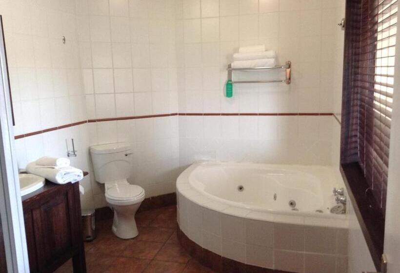 Люкс Кровать Кинг, Protea Hotel By Marriott Harrismith Montrose