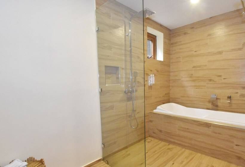 패밀리 룸, Ambassador In Paradise