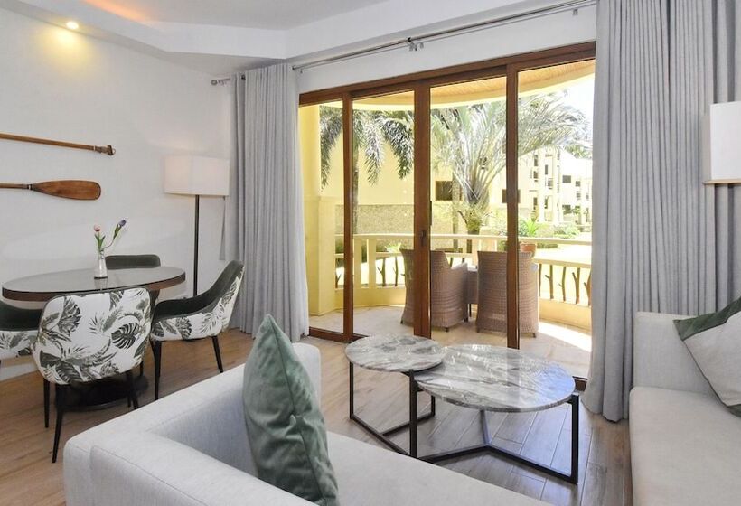 주니어 스위트, Ambassador In Paradise