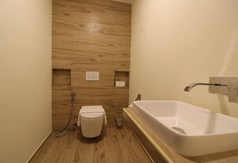 주니어 스위트, Ambassador In Paradise