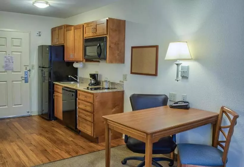 身障者適用スタンダードルーム, Candlewood Suites Mobile Downtown, An Ihg
