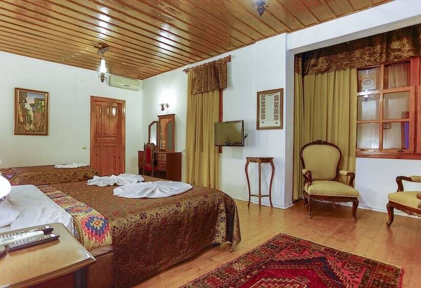 Camera Tripla Standard, Atelya Art