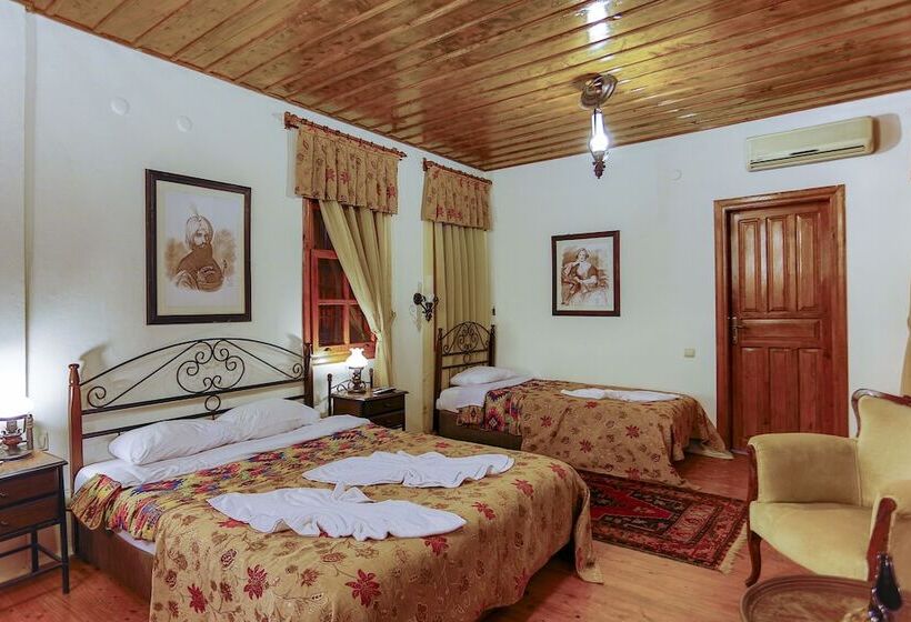 Camera Tripla Standard, Atelya Art