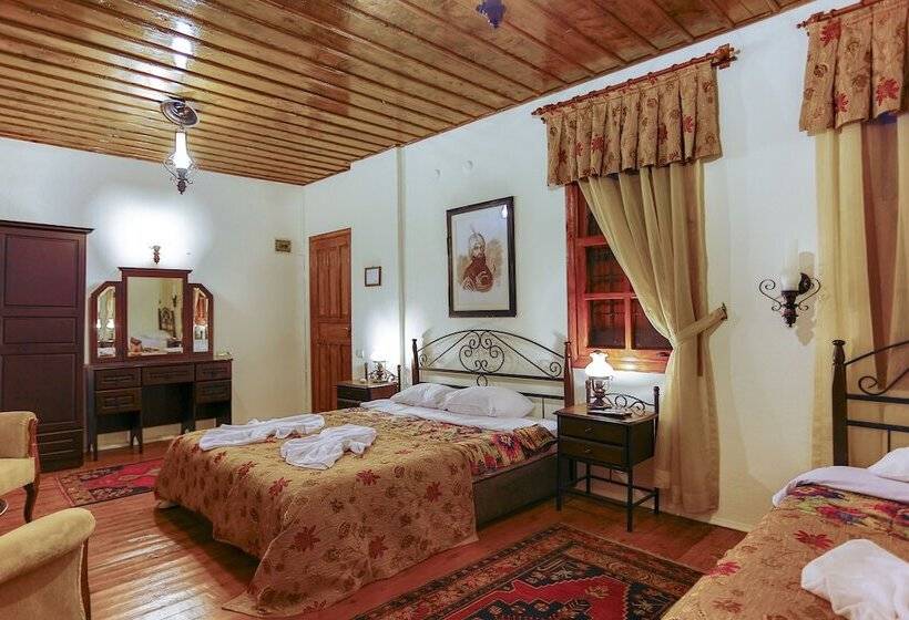 Camera Tripla Standard, Atelya Art