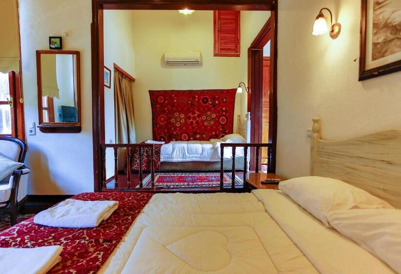 Camera Tripla Standard, Atelya Art