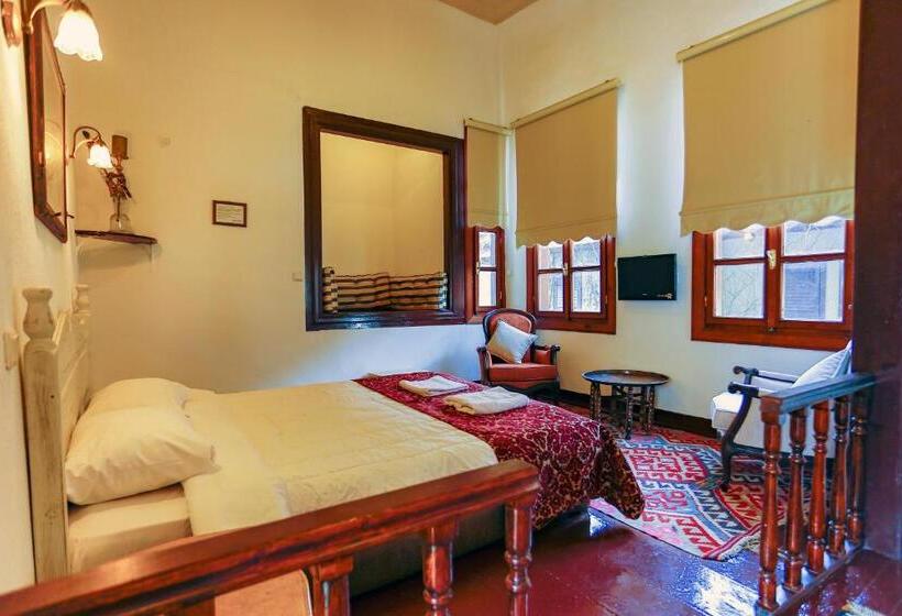 Camera Tripla Standard, Atelya Art