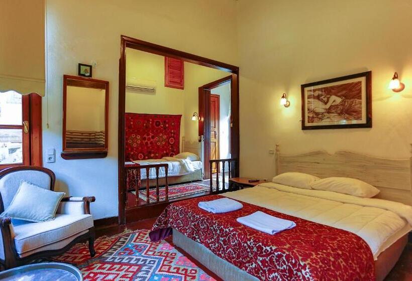 Camera Tripla Standard, Atelya Art