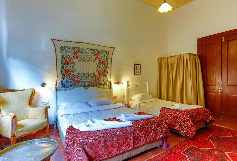 Camera Tripla Standard, Atelya Art