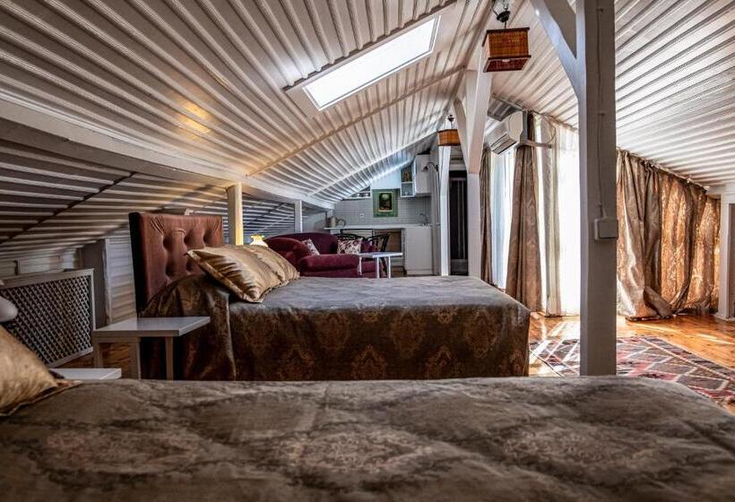 Camera Tripla Classica, Atelya Art