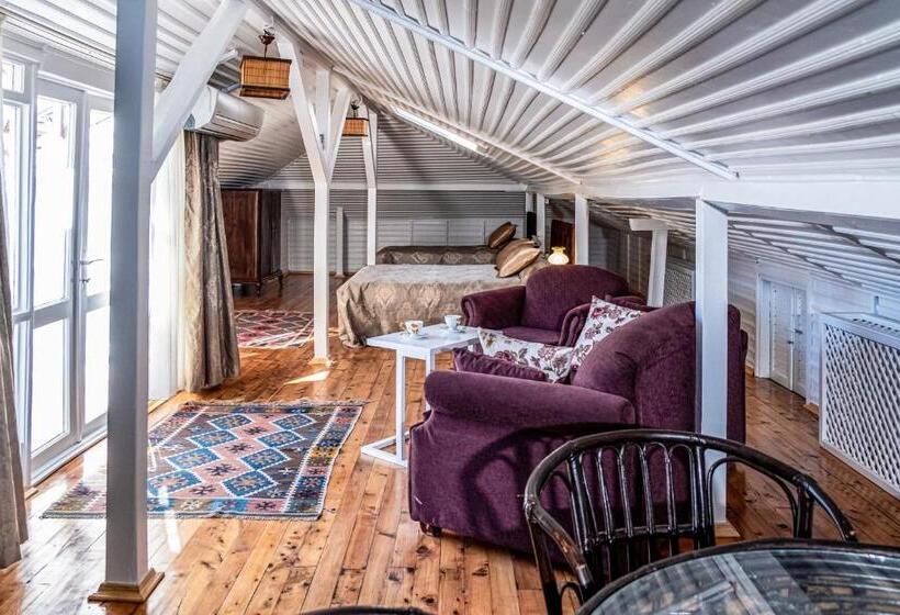 Camera Tripla Classica, Atelya Art