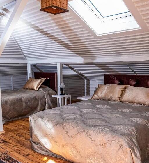 Camera Tripla Classica, Atelya Art