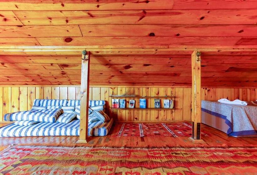 Camera Tripla Economy, Atelya Art