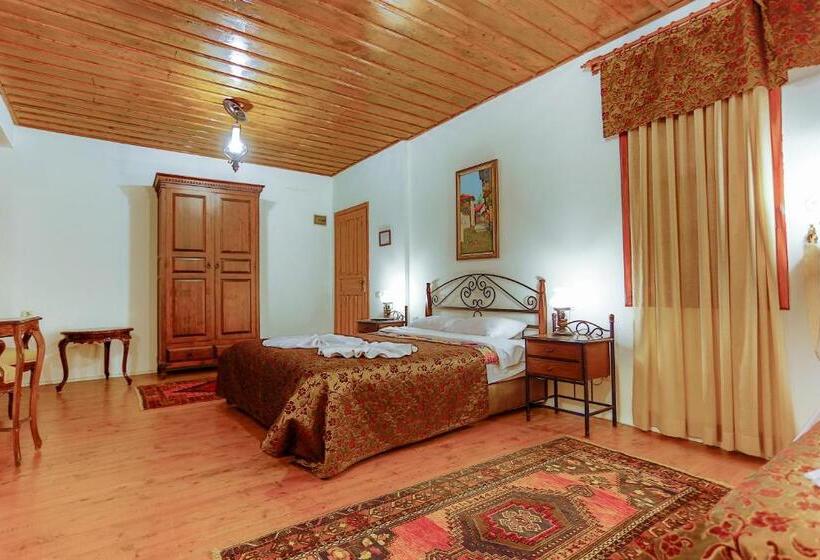 Camera Tripla Standard, Atelya Art