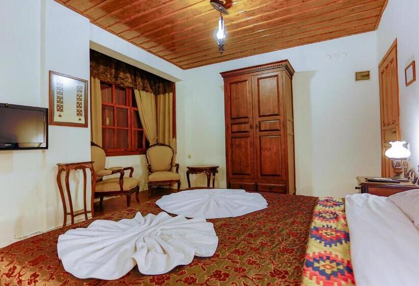 Camera Tripla Standard, Atelya Art