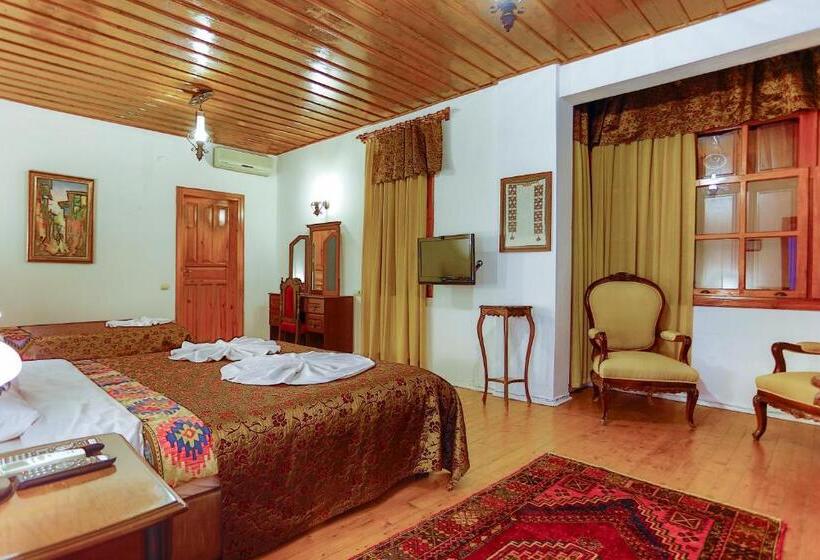 Camera Tripla Standard, Atelya Art