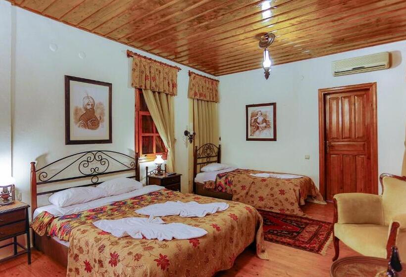 Camera Tripla Standard, Atelya Art