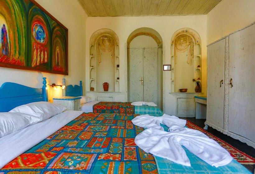 Camera Tripla Standard, Atelya Art