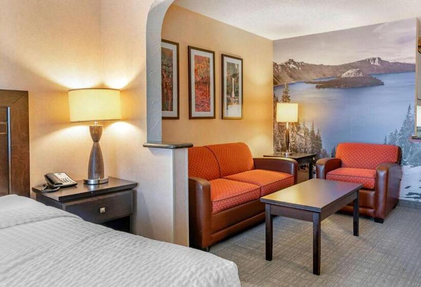 带大床的套房, Clarion Pointe Medford