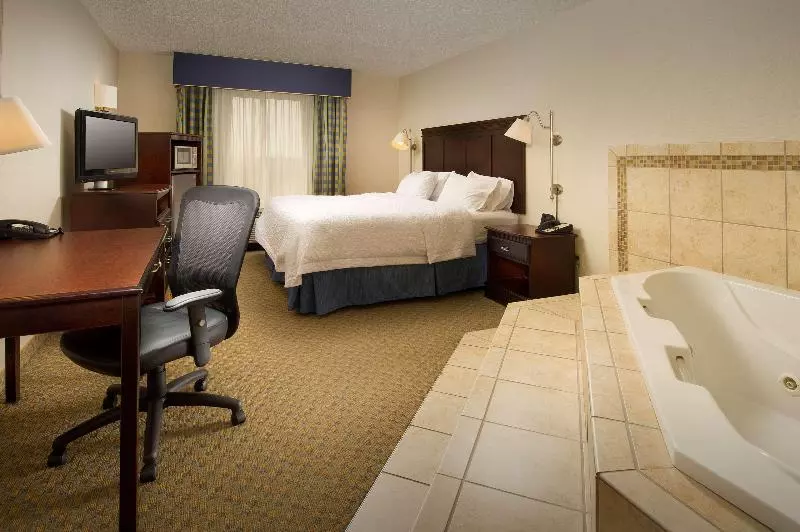 キングサイズベッドのスタンダードルーム, Hampton Inn Syracuse Clay