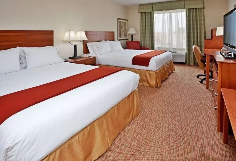 ２ダブルベッドのスタンダードルーム, Holiday Inn Express Hotel & Suites Greensboro   Airport Area, An Ihg
