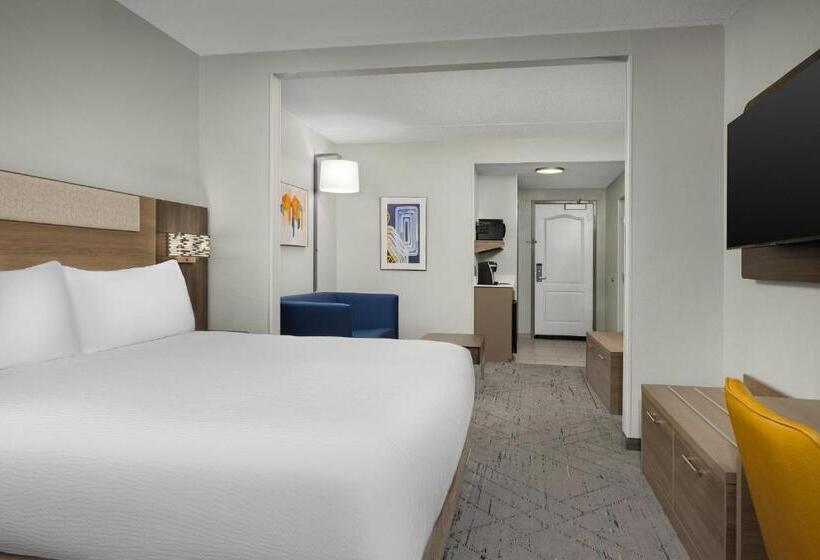 스위트 킹사이즈 침대, Holiday Inn Express Hotel & Suites Greensboro   Airport Area, An Ihg