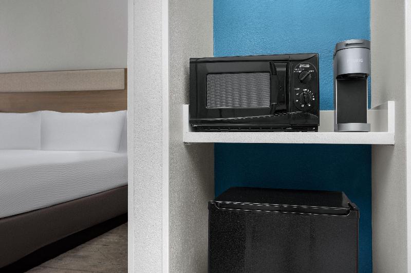 Люкс Кровать Кинг, Holiday Inn Express Hotel & Suites Greensboro   Airport Area, An Ihg