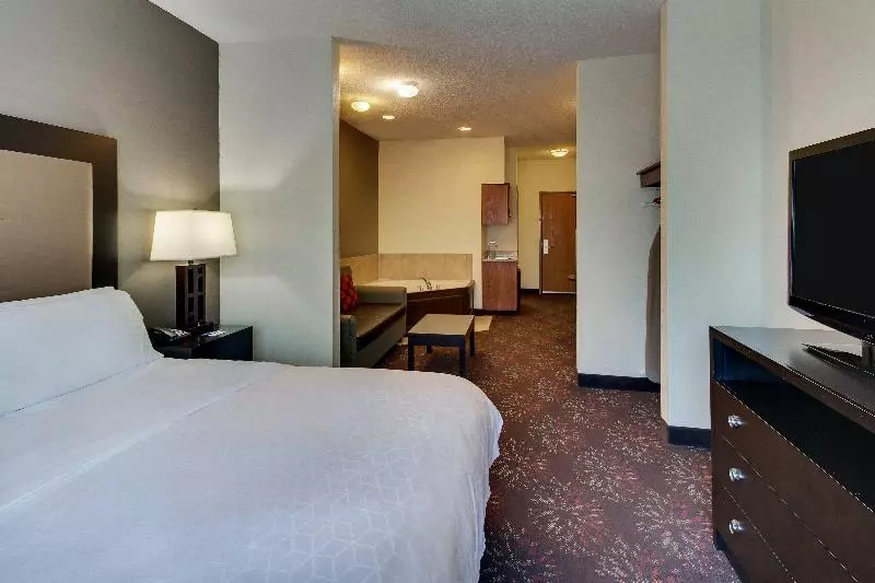 キングサイズベッドのスイートルーム, Holiday Inn Express Hotel & Suites Lancaster Lititz, An Ihg