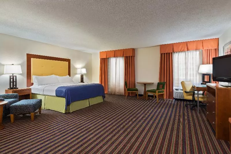 キングサイズベッドのスタンダードルーム, Delta Hotels By Marriott Colonial Heights