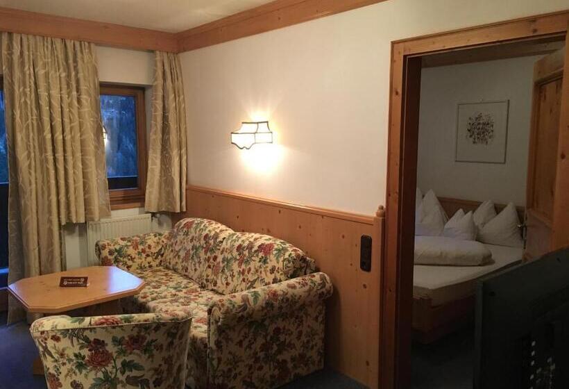 جناح جونيور, Karl Schranz