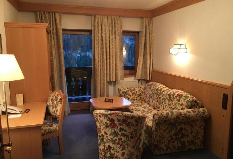 جناح جونيور, Karl Schranz