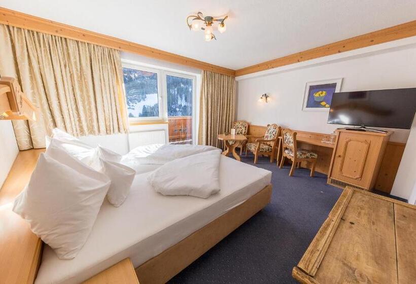 جناح جونيور, Karl Schranz