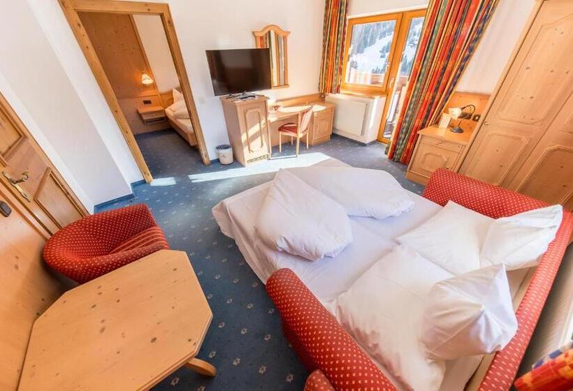 جناح جونيور, Karl Schranz