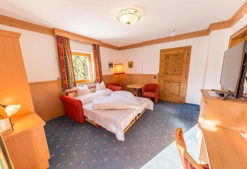 جناح جونيور, Karl Schranz