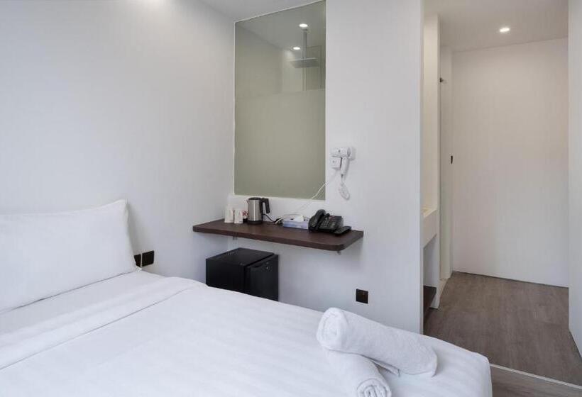 اتاق سوپریور, A Hotel Dickson