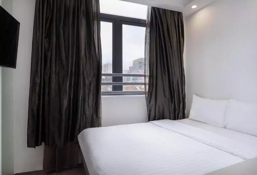 اتاق استاندارد چهار تخته, A Hotel Dickson