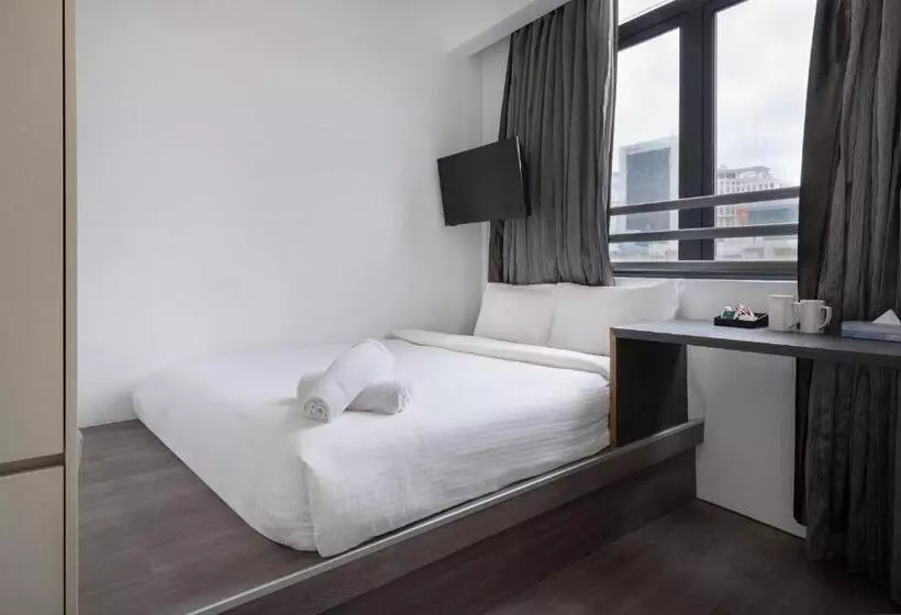 اتاق استاندارد چهار تخته, A Hotel Dickson